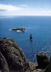 Pohled z Oronga na ostrůvky Motu iti, Motu kao kao a Motu nui